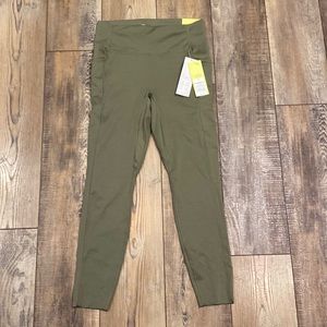 NWT’s All in Motion High Rise 7/8 Leggings, size medium